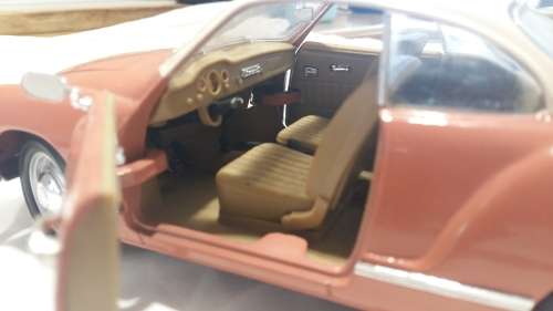 1966 VOLKSWAGEN KARMANN GHIA 1/18 DIECAST MODEL BY ROAD SIGNATURE 92198, BEEN ON DISPLAY, NO BOX