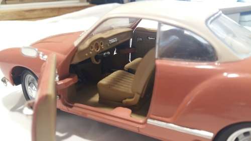 1966 VOLKSWAGEN KARMANN GHIA 1/18 DIECAST MODEL BY ROAD SIGNATURE 92198, BEEN ON DISPLAY, NO BOX