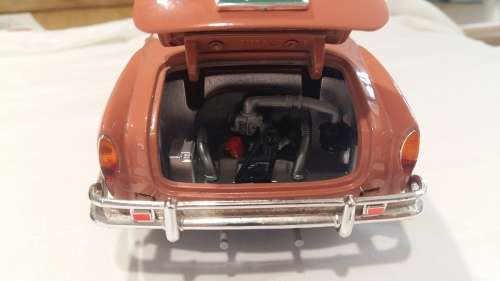 1966 VOLKSWAGEN KARMANN GHIA 1/18 DIECAST MODEL BY ROAD SIGNATURE 92198, BEEN ON DISPLAY, NO BOX