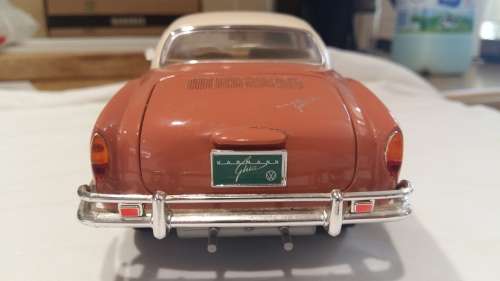 1966 VOLKSWAGEN KARMANN GHIA 1/18 DIECAST MODEL BY ROAD SIGNATURE 92198, BEEN ON DISPLAY, NO BOX