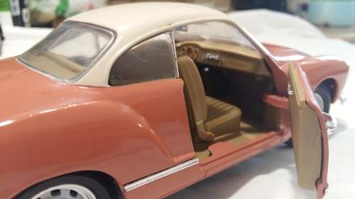 1966 VOLKSWAGEN KARMANN GHIA 1/18 DIECAST MODEL BY ROAD SIGNATURE 92198, BEEN ON DISPLAY, NO BOX
