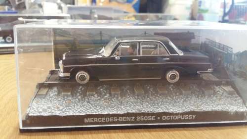 James Bond - OCTOPUSSY - Mercedes 250SE & Magazine, Issue #23, Die Cast, 1:43, New in Perspex Case