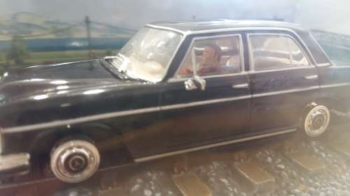 James Bond - OCTOPUSSY - Mercedes 250SE & Magazine, Issue #23, Die Cast, 1:43, New in Perspex Case