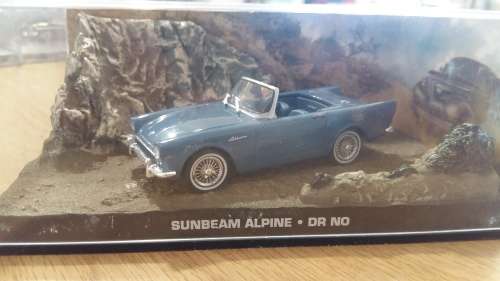 James Bond -DR. NO- Sunbeam Alphine & Magazine, No.17, Die Cast, 1:43, New in Perspex Case