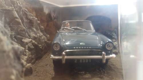 James Bond -DR. NO- Sunbeam Alphine & Magazine, No.17, Die Cast, 1:43, New in Perspex Case