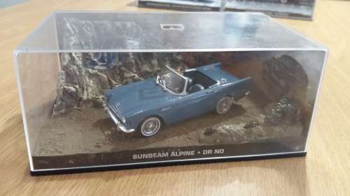 James Bond -DR. NO- Sunbeam Alphine & Magazine, No.17, Die Cast, 1:43, New in Perspex Case