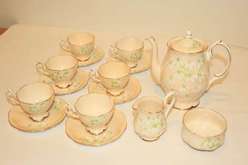 Royal Albert Peach "Laurentian Snowdrop" 15 piece Coffee Set