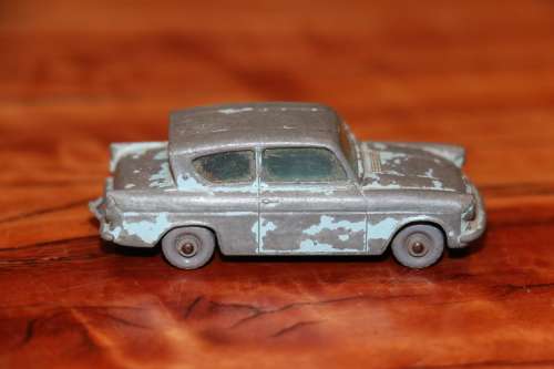 Lesney - Ford Anglia - No.7