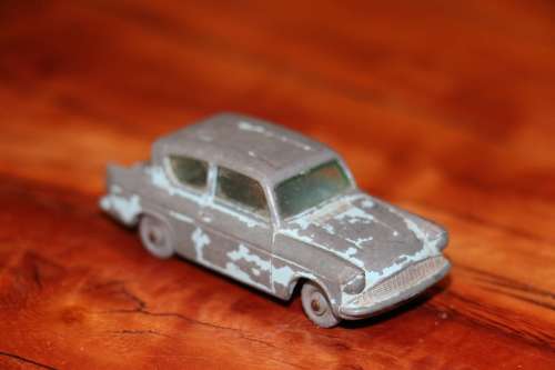 Lesney - Ford Anglia - No.7
