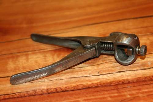 Vintage Henry Boker Saw Set