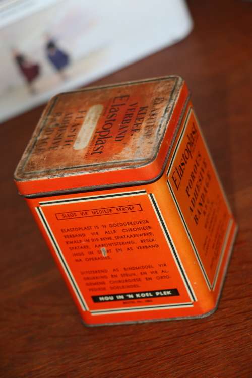 Elastoplast Tin (9cm Tall)