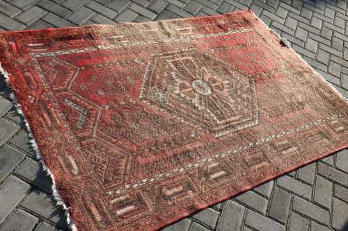 Vintage Shiraz Hand Woven Persian Carpet - 195 x 130 cm
