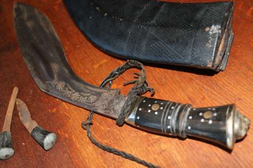 Kukri in Sheath with two small knifes