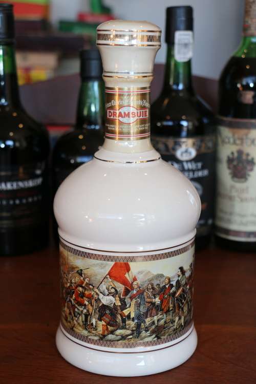 Drambuie Prince Charles Edward's Liqueur (In Wade Decanter)