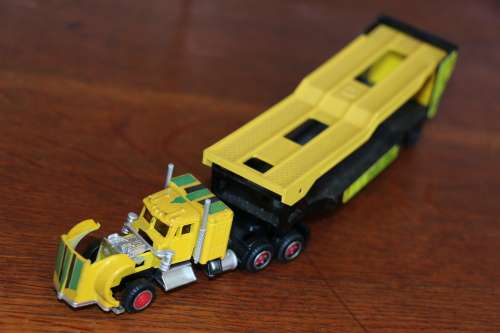 Majorette Diecast Model - Kenilworth Car Carrier Truck (1:87)