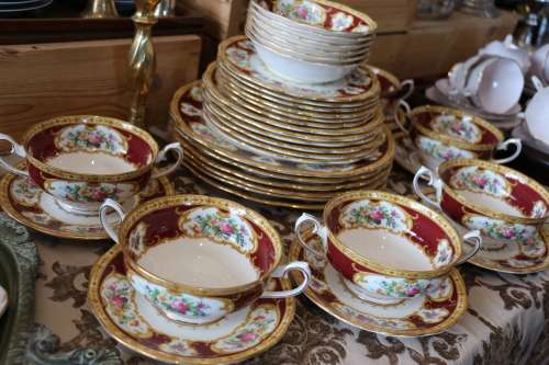 Royal Albert Lady Hamilton Dinner Service 36pc