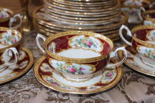 Royal Albert Lady Hamilton Dinner Service 36pc