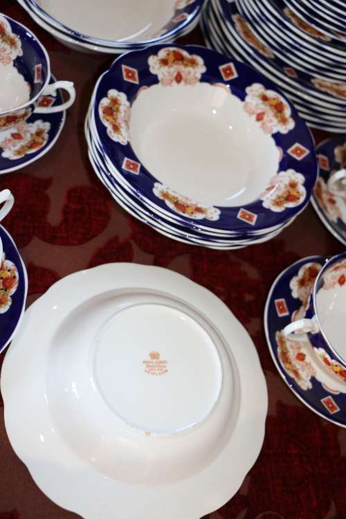 Royal Albert Heirloom Dinner Service (40 pc)