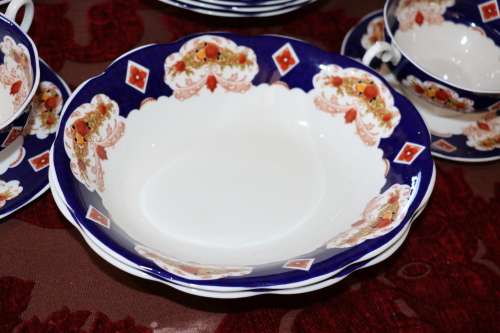 Royal Albert Heirloom Dinner Service (40 pc)
