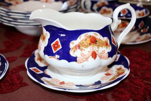 Royal Albert Heirloom Dinner Service (40 pc)