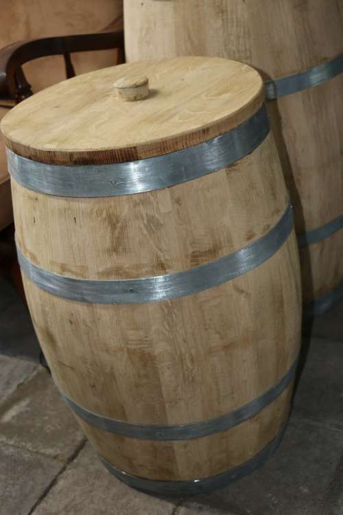 Beautiful Oak Barrel with Lid (630mm tall)