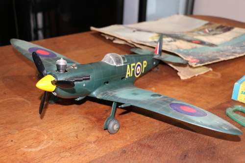 Vintage COX Thimble-Drome Gas Engined Model Aeroplane Spitfire