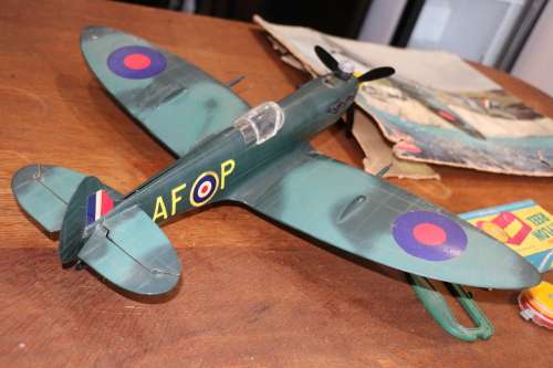 Vintage COX Thimble-Drome Gas Engined Model Aeroplane Spitfire
