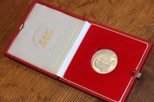 Beautiful 1966 Silver South Africa One / 1 Rand in SAM Box
