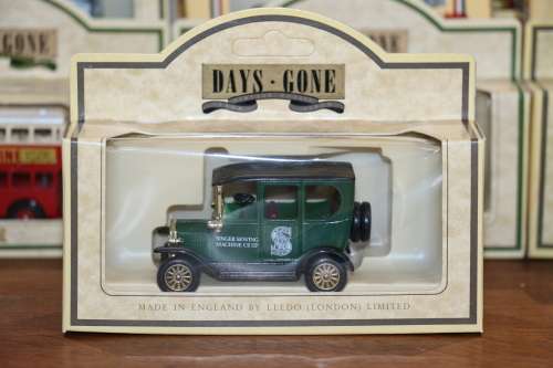 LLEDO Days Gone Diecast Vintage Model Car - SINGER SEWING MACHINE CO.