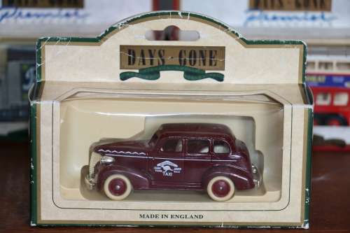 LLEDO Days Gone Diecast Vintage Model Car - 1939 Chevrolet Boomerang Taxis