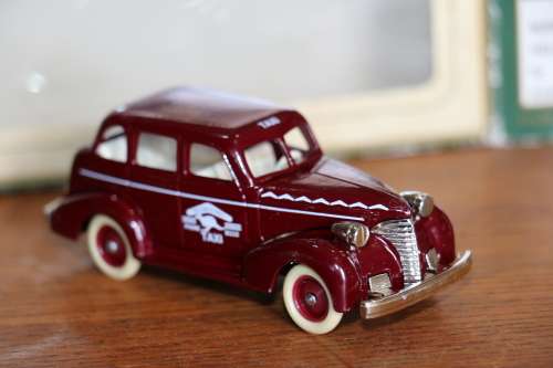 LLEDO Days Gone Diecast Vintage Model Car - 1939 Chevrolet Boomerang Taxis