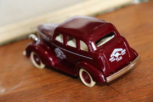 LLEDO Days Gone Diecast Vintage Model Car - 1939 Chevrolet Boomerang Taxis