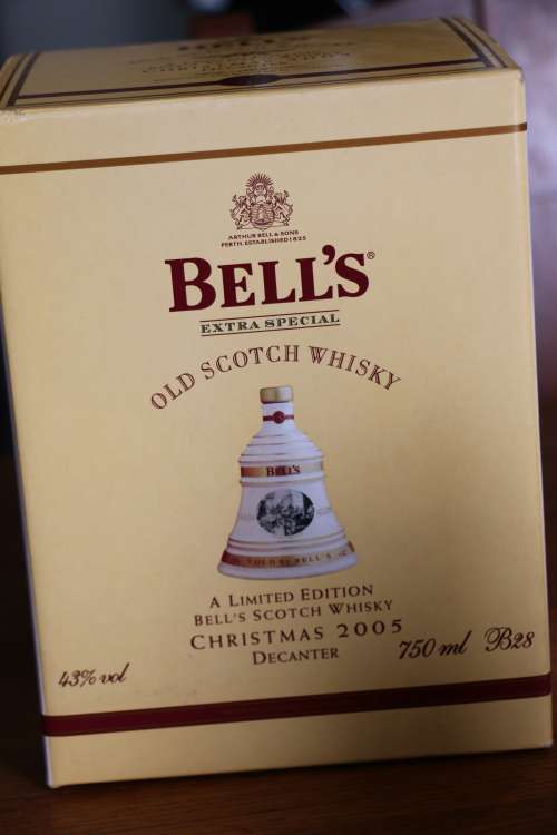 Beautiful 2005 Christmas Limited Edition Bells Whiskey in Original Box - 750 ml
