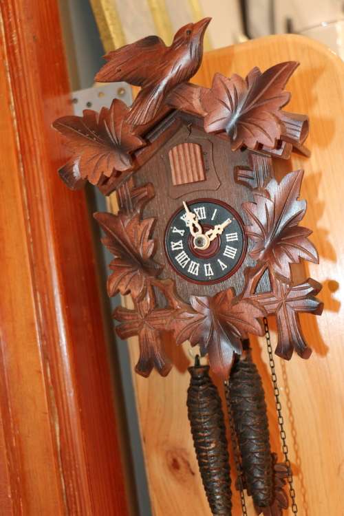 Beautiful Antique Cuckoo / Koekoek Clock