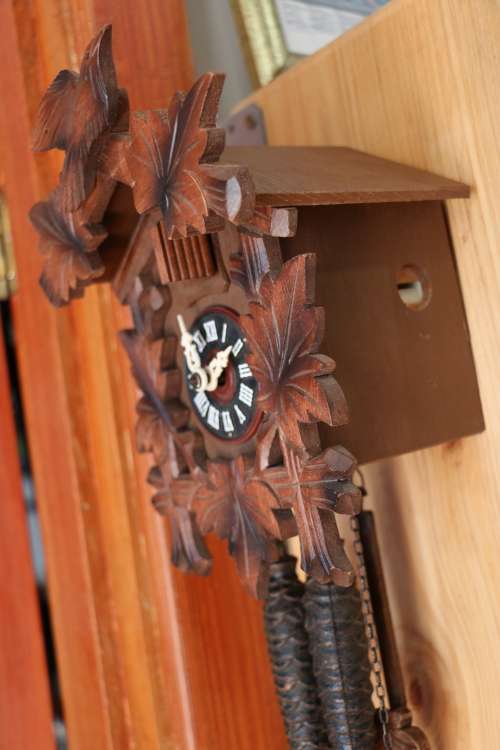 Beautiful Antique Cuckoo / Koekoek Clock