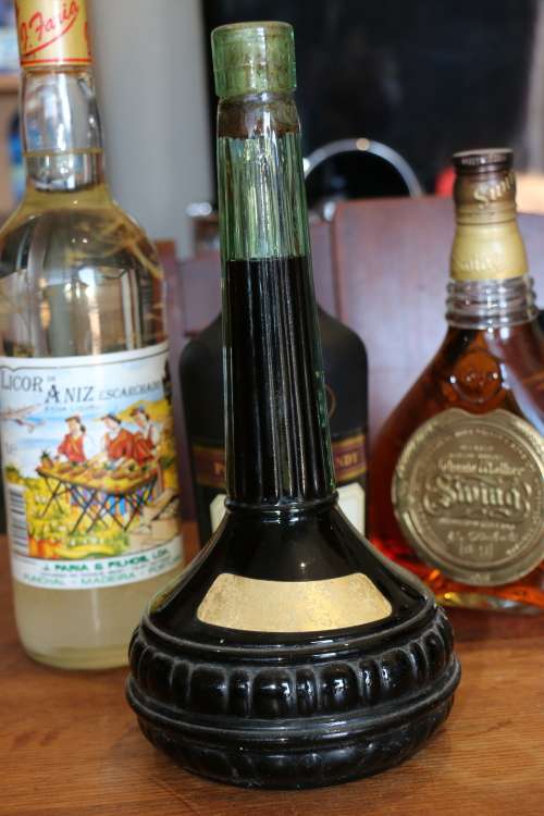 Beautiful Vintage Cevin Green Glas Bottle Wine  - 750 ml