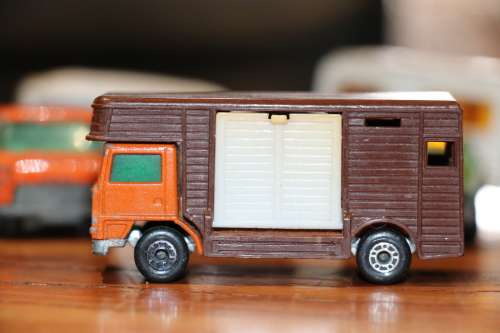 MATCHBOX Superfast Diecast Model Car - 1977 No.40 Bedford Horse Box