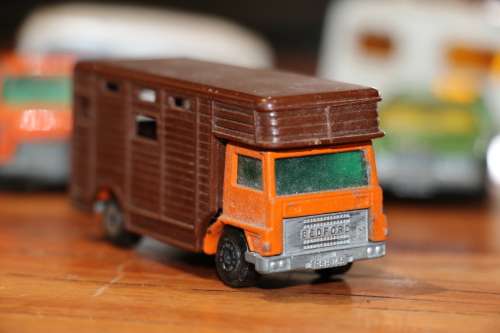 MATCHBOX Superfast Diecast Model Car - 1977 No.40 Bedford Horse Box