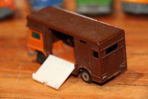MATCHBOX Superfast Diecast Model Car - 1977 No.40 Bedford Horse Box