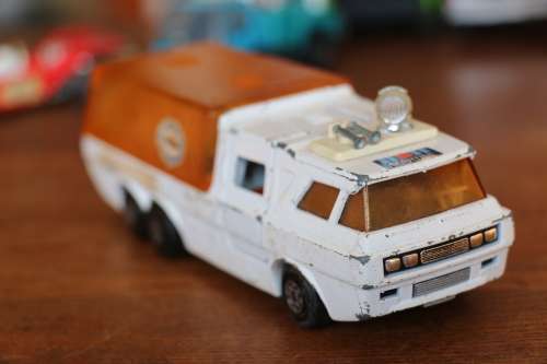 MATCHBOX Super Kings Diecast Model Car - 1972 K-7 Racing Car Transporter