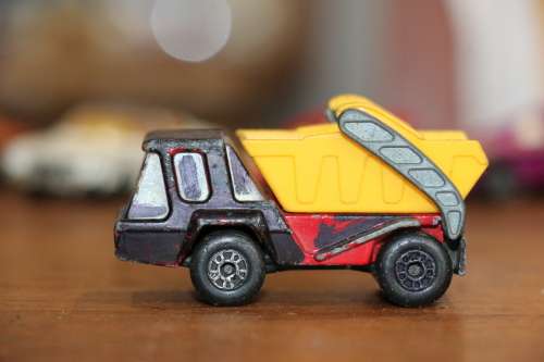 MATCHBOX Diecast Model Car - 1976 No.37 Skip Truck