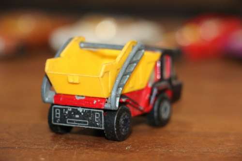MATCHBOX Diecast Model Car - 1976 No.37 Skip Truck