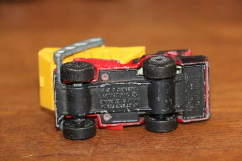 MATCHBOX Diecast Model Car - 1976 No.37 Skip Truck
