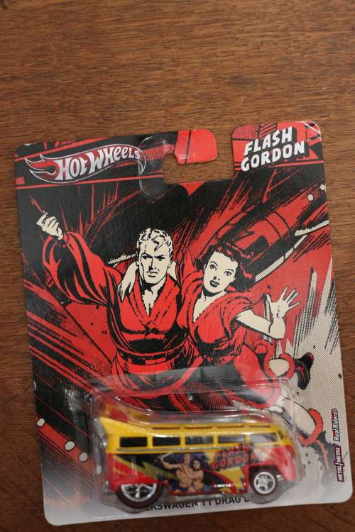 Hot Wheels Diecast Model - Flash Gordon - Volkswagen T1 Drag Bus - Real Riders, Metal/Metal