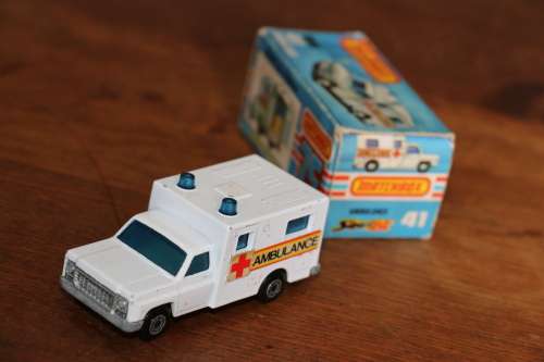 Lesney Matchbox Superfast Diecast Model - Ambulance 1977 No.41 In Box