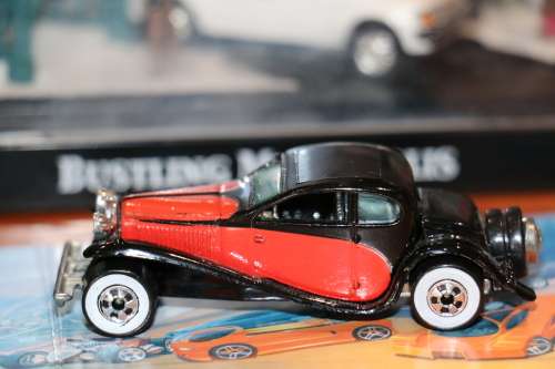 1980 Hot Wheels with White Wall Tyres Diecast Model - '37 Bugatti