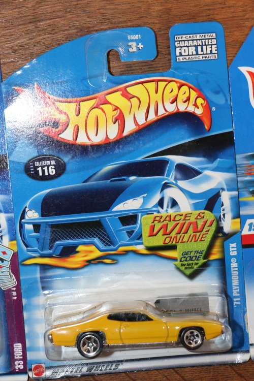2001 Hot Wheels Diecast Model - Collector No.116 - '71 Plymouth GTX