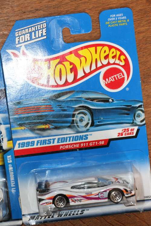 1999 First Edition Hot Wheels Diecast Model - Porche 911 GT1-98
