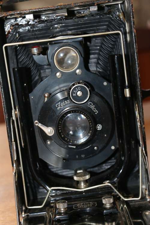 Beautiful Vintage Film Camera - Zeiss Ikon Quarter Plate Camera