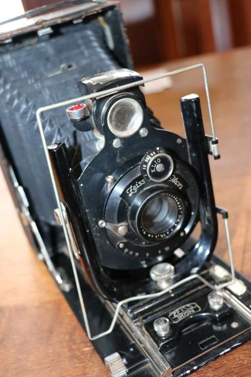 Beautiful Vintage Film Camera - Zeiss Ikon Quarter Plate Camera